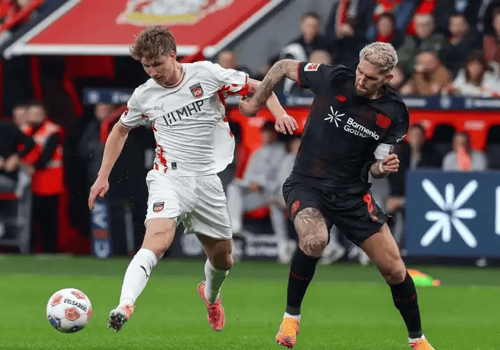 阿森纳主场迎战勒沃库森，阿森纳状态出色，勒沃库森受伤严重，比赛看点十足。